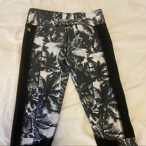 SOLD | Fabletics crop leggings